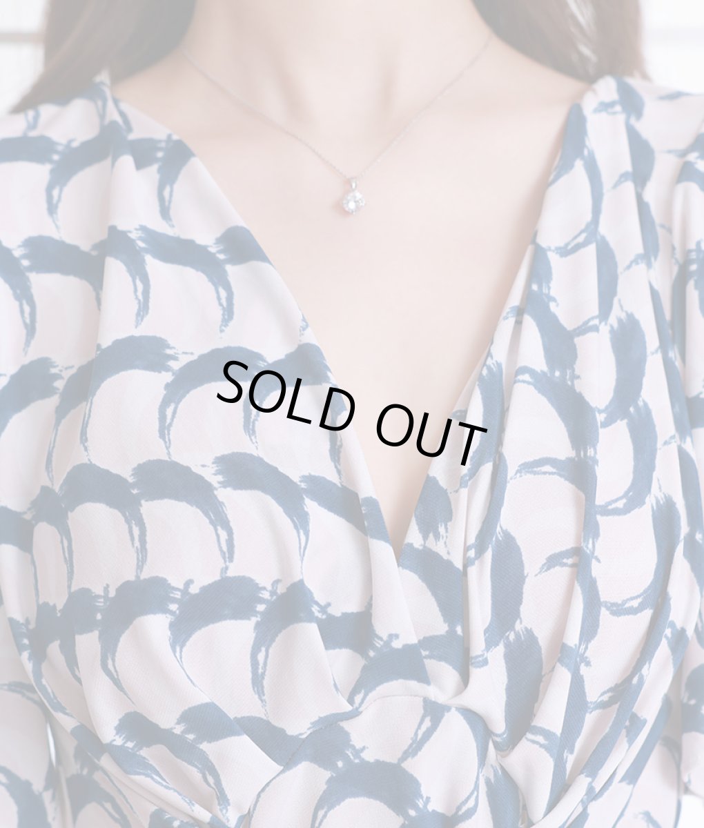 画像9: [韓国製][rinfarre]ピンク×ネイビー・ウェーブ柄・Vネック・カシュクール風・フリルスリーブ・半袖・マキシ・ロングドレス・ワンピース[黒木麗奈着用][送料無料] (9)