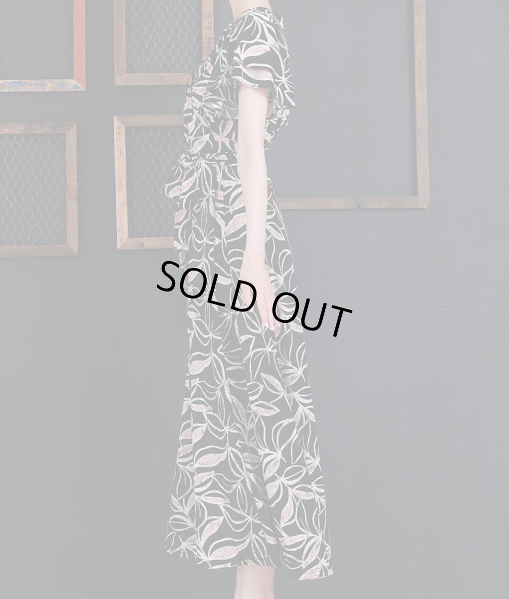 画像7: [韓国製][rinfarre]ブラック・リーフ柄・Vネック・カシュクール風・フリルスリーブ・半袖・マキシ・ラップ・ロングドレス・ワンピース[黒木麗奈着用][送料無料] (7)