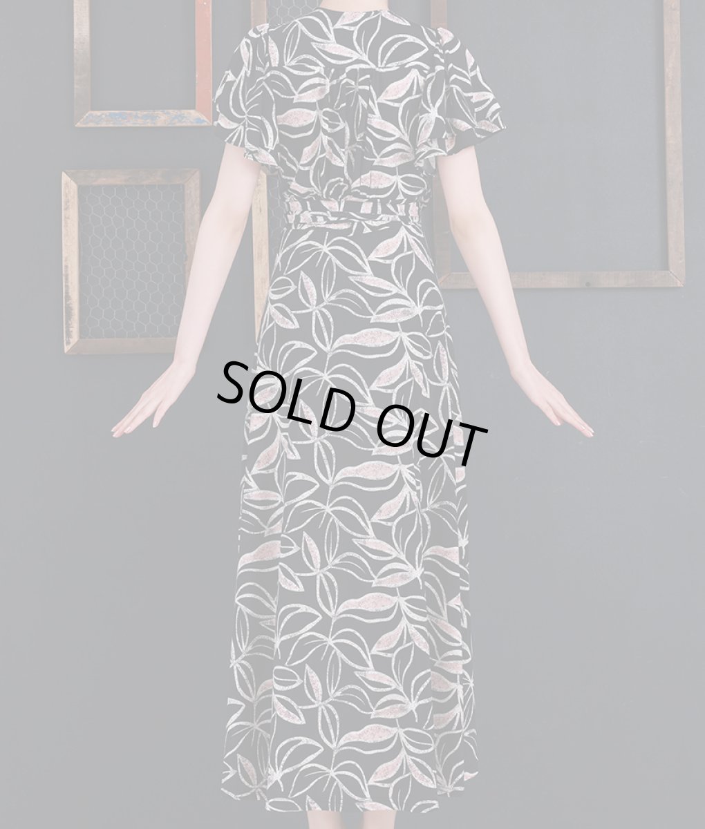 画像8: [韓国製][rinfarre]ブラック・リーフ柄・Vネック・カシュクール風・フリルスリーブ・半袖・マキシ・ラップ・ロングドレス・ワンピース[黒木麗奈着用][送料無料] (8)