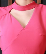 画像11: [SALE品のため返品不可＆再入荷なしの現品限り][韓国製][rinfarre]シンプル・無地・タック入り・胸元カット・プチハイネック・タイト・ミディアムドレス・ワンピース[黒木麗奈着用] (11)