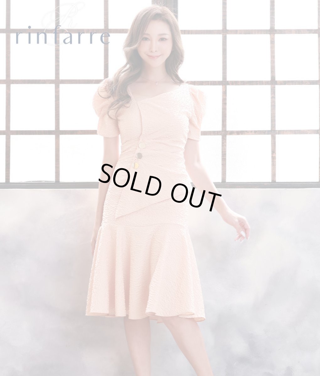 画像1: [韓国製][rinfarre][SALE品のため返品不可＆再入荷なしの現品限り]ピンクベージュ・金ボタン・半袖・パフスリーブ・マーメイド・ミディアムドレス・ワンピース[山崎みどり着用][送料無料] (1)