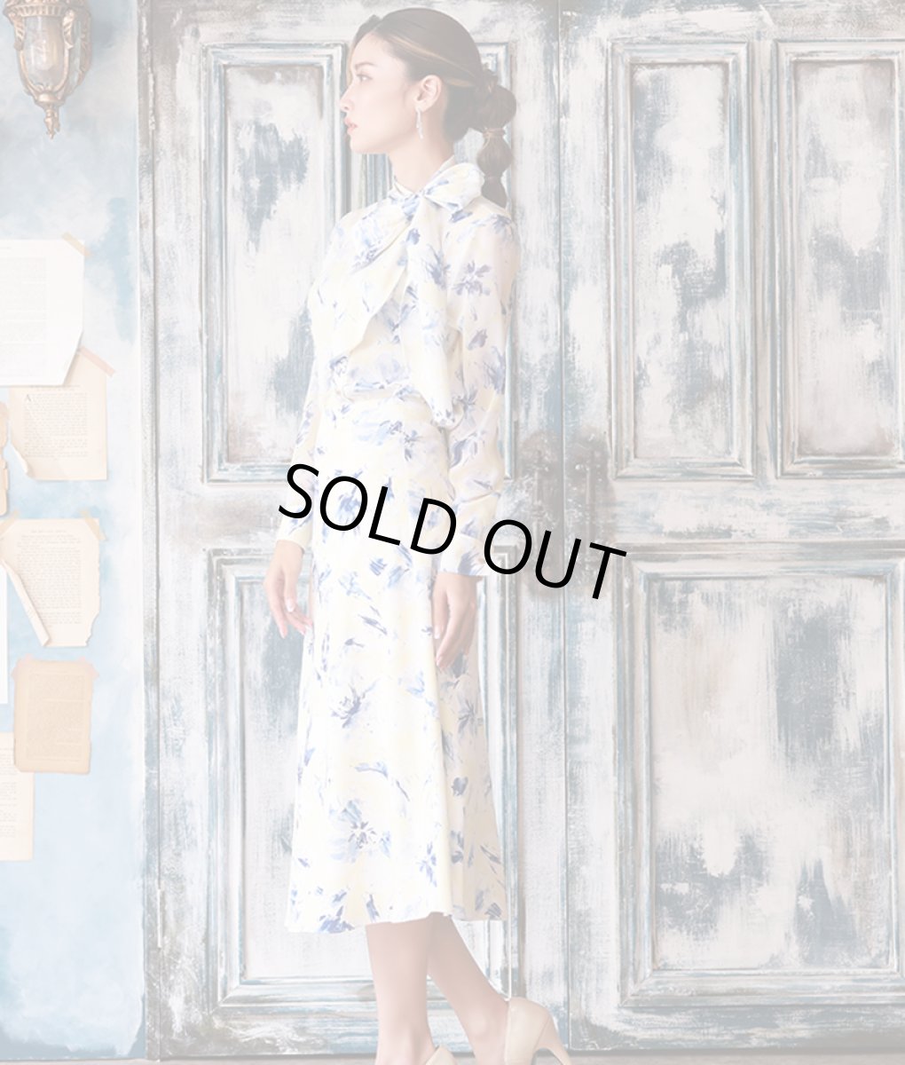 画像2: [SALE品のため返品不可＆再入荷なしの現品限り][韓国製][rinfarre]イエロー・ブルー花柄・プリント・リボンタイ・長袖ブラウス・フレア・ミディアムスカート・セットアップ・ツーピース[れお着用] (2)