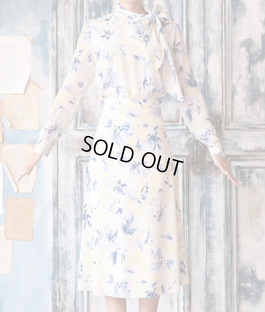 画像6: [SALE品のため返品不可＆再入荷なしの現品限り][韓国製][rinfarre]イエロー・ブルー花柄・プリント・リボンタイ・長袖ブラウス・フレア・ミディアムスカート・セットアップ・ツーピース[れお着用] (6)