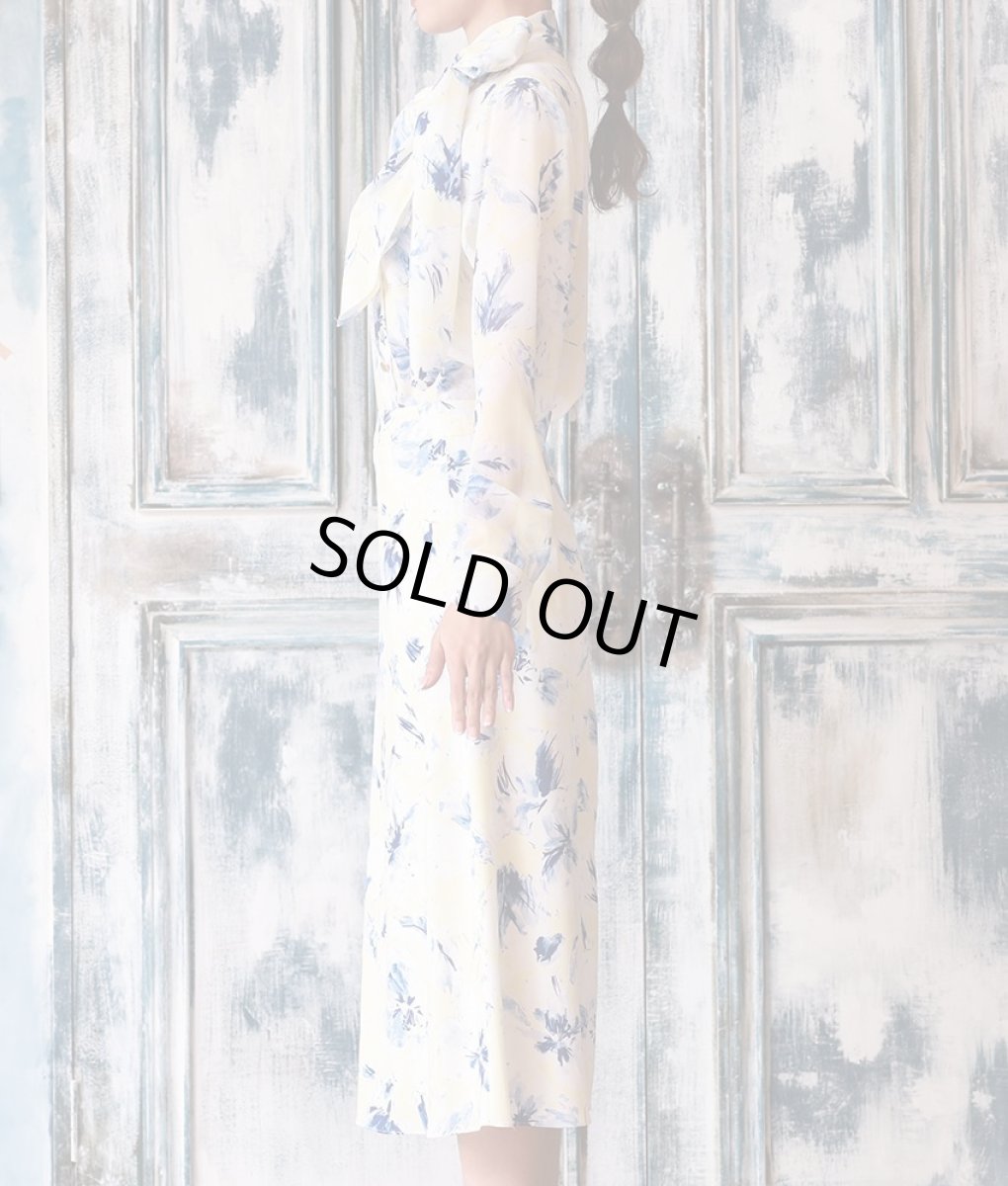 画像7: [SALE品のため返品不可＆再入荷なしの現品限り][韓国製][rinfarre]イエロー・ブルー花柄・プリント・リボンタイ・長袖ブラウス・フレア・ミディアムスカート・セットアップ・ツーピース[れお着用] (7)