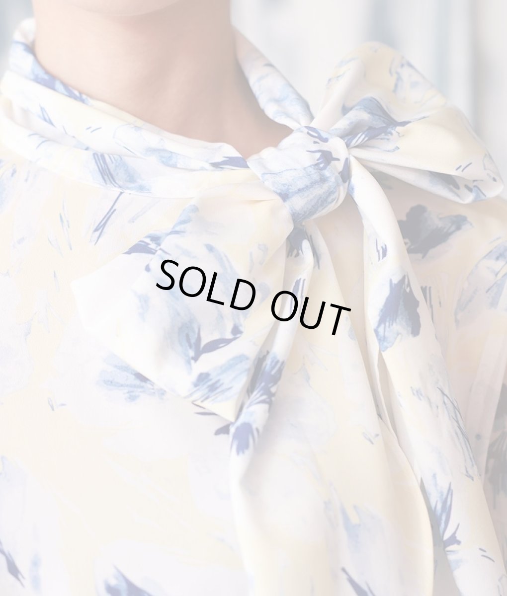 画像9: [SALE品のため返品不可＆再入荷なしの現品限り][韓国製][rinfarre]イエロー・ブルー花柄・プリント・リボンタイ・長袖ブラウス・フレア・ミディアムスカート・セットアップ・ツーピース[れお着用] (9)