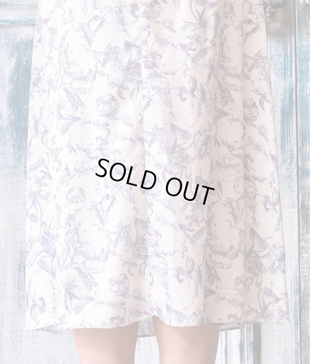 画像12: [SALE品のため返品不可＆再入荷なしの現品限り][韓国製][rinfarre]ライトグレー・ぼかし花柄・プリン・リボンタイ・長袖ブラウス・フレア・ミディアムスカート・セットアップ・ツーピース[山崎みどり着用] (12)