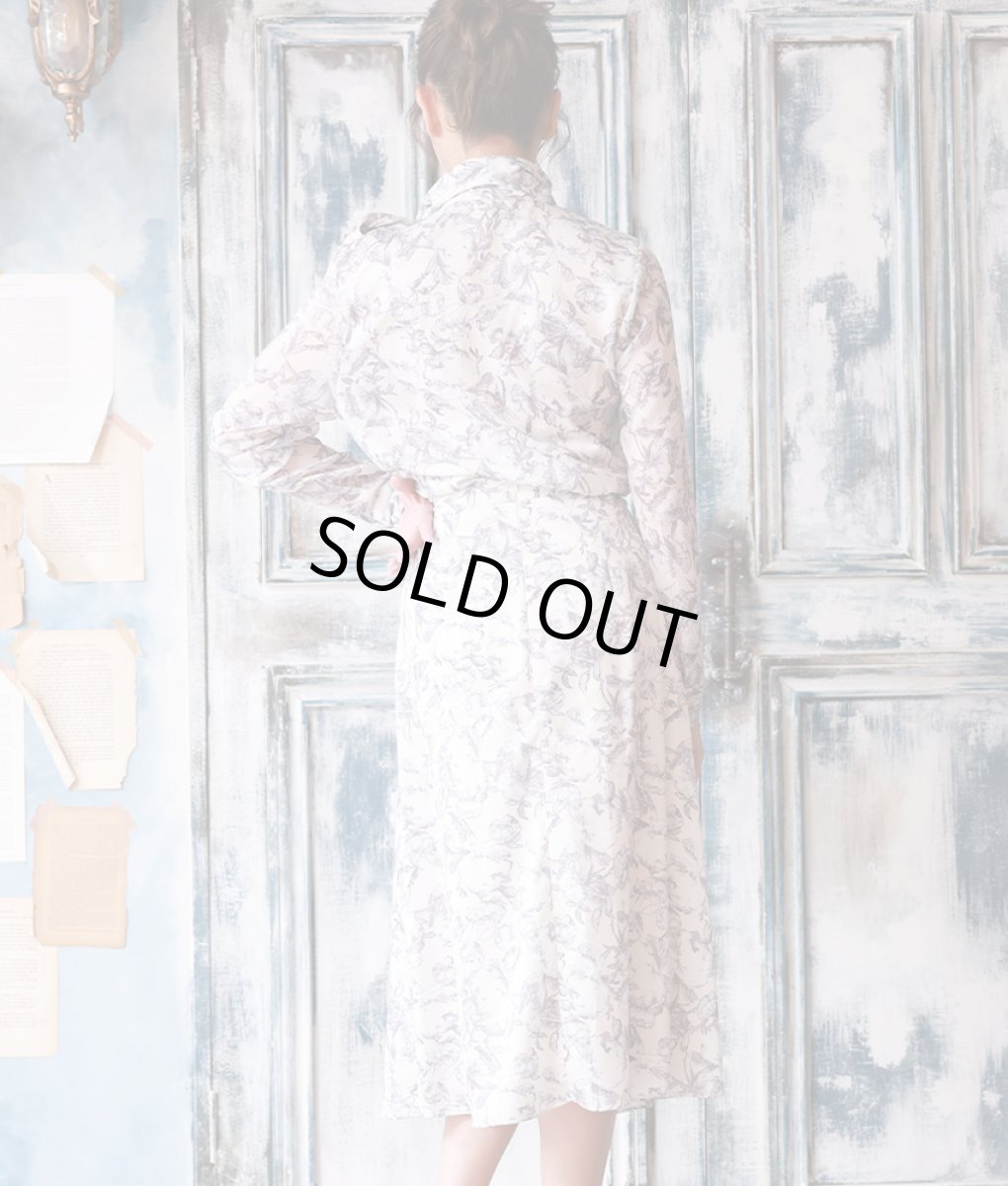 画像3: [SALE品のため返品不可＆再入荷なしの現品限り][韓国製][rinfarre]ライトグレー・ぼかし花柄・プリン・リボンタイ・長袖ブラウス・フレア・ミディアムスカート・セットアップ・ツーピース[山崎みどり着用] (3)