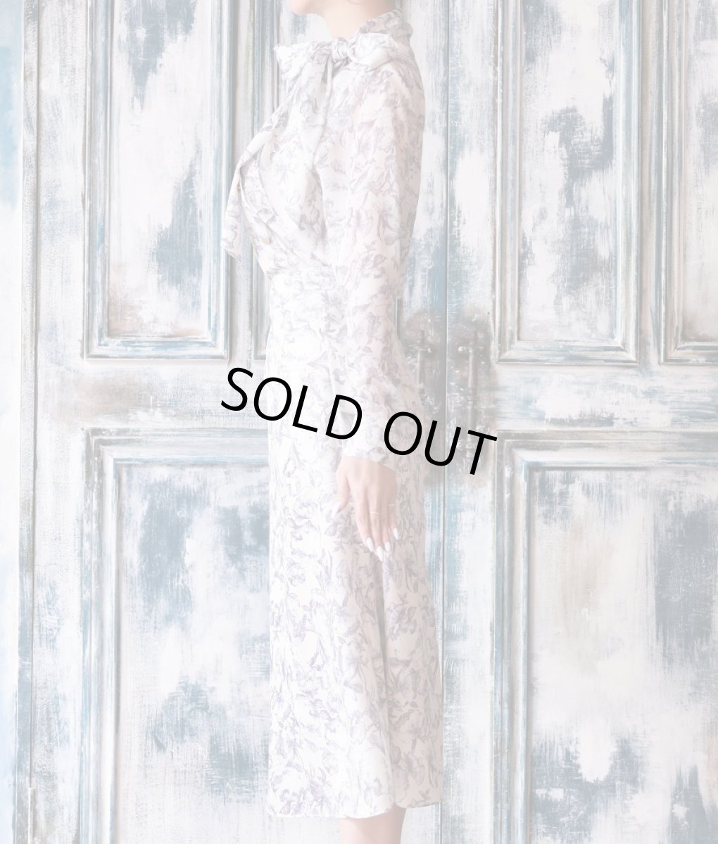 画像7: [SALE品のため返品不可＆再入荷なしの現品限り][韓国製][rinfarre]ライトグレー・ぼかし花柄・プリン・リボンタイ・長袖ブラウス・フレア・ミディアムスカート・セットアップ・ツーピース[山崎みどり着用] (7)