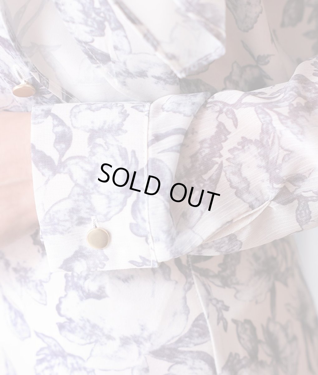 画像10: [SALE品のため返品不可＆再入荷なしの現品限り][韓国製][rinfarre]ライトグレー・ぼかし花柄・プリン・リボンタイ・長袖ブラウス・フレア・ミディアムスカート・セットアップ・ツーピース[山崎みどり着用] (10)