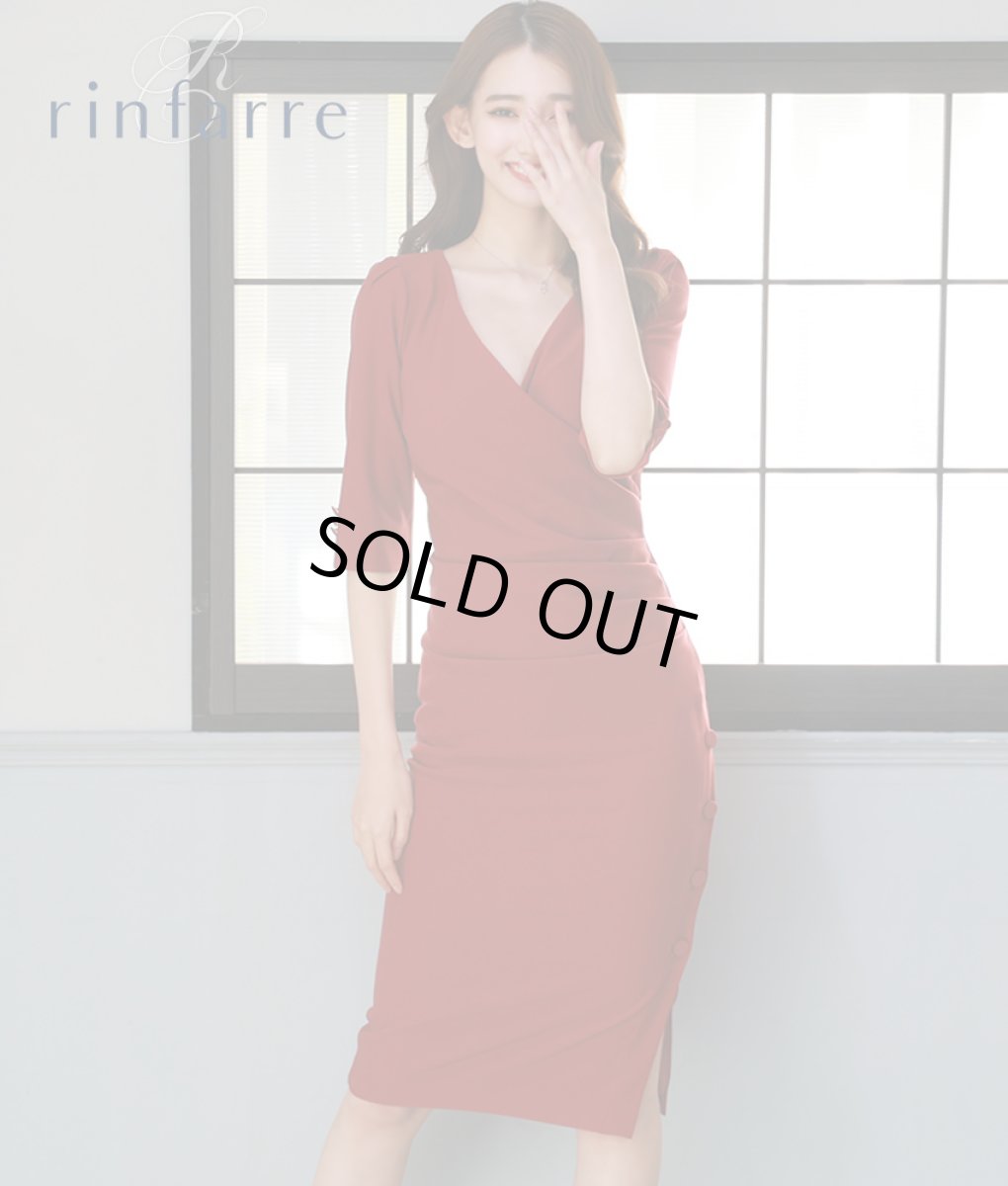 画像1: [SALE品のため返品不可＆再入荷なしの現品限り][韓国製][rinfarre]五分袖・飾りくるみボタン・サイドスリット・Vネック・タイト・ミディアムドレス・ワンピース[黒木麗奈着用] (1)