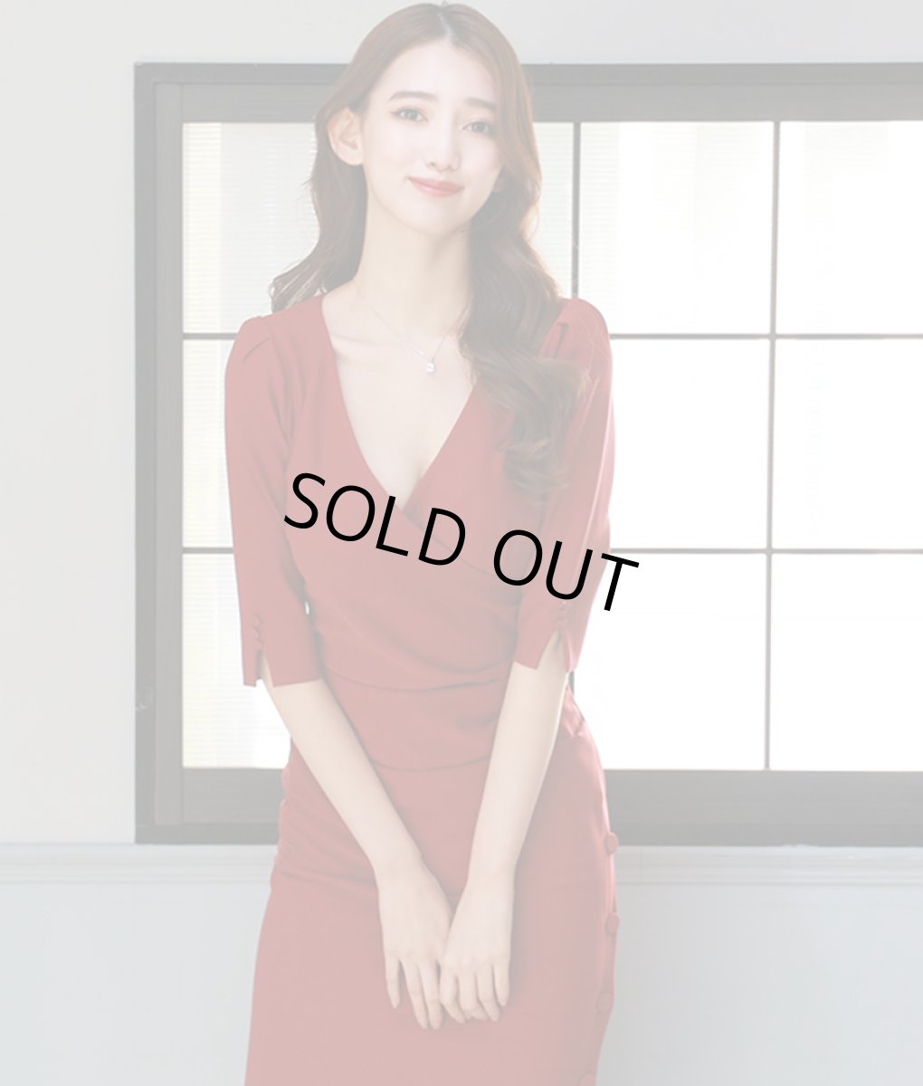 画像4: [SALE品のため返品不可＆再入荷なしの現品限り][韓国製][rinfarre]五分袖・飾りくるみボタン・サイドスリット・Vネック・タイト・ミディアムドレス・ワンピース[黒木麗奈着用] (4)