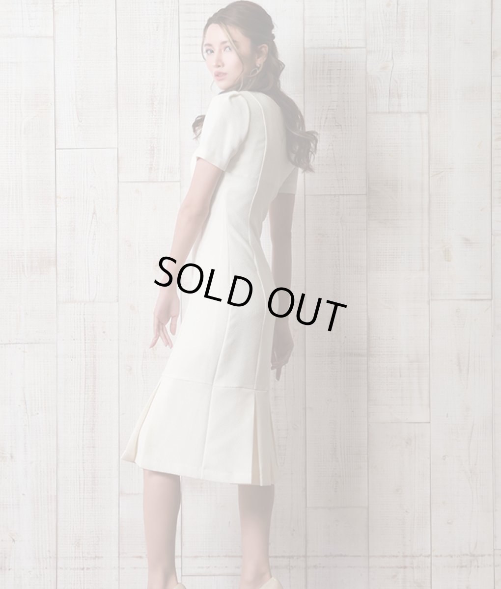 画像2: [SALE品のため返品不可＆再入荷なしの現品限り][韓国製][rinfarre]半袖・ローウエスト・フレア・アイボリー・ボタン＆フロントファスナー・ミディアムドレス・ワンピース[れお着用] (2)