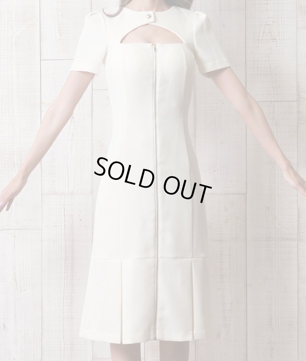 画像6: [SALE品のため返品不可＆再入荷なしの現品限り][韓国製][rinfarre]半袖・ローウエスト・フレア・アイボリー・ボタン＆フロントファスナー・ミディアムドレス・ワンピース[れお着用] (6)