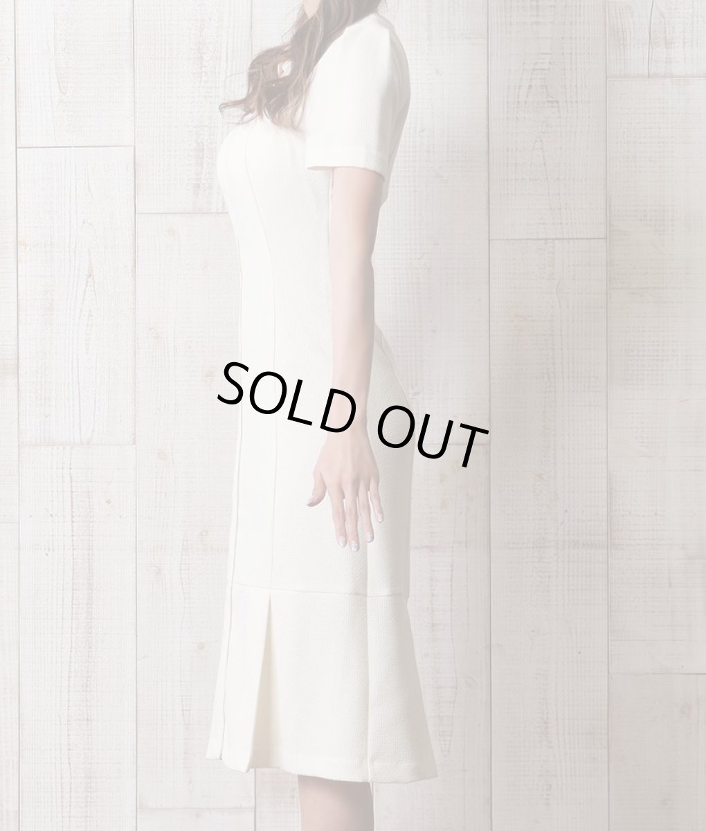 画像7: [SALE品のため返品不可＆再入荷なしの現品限り][韓国製][rinfarre]半袖・ローウエスト・フレア・アイボリー・ボタン＆フロントファスナー・ミディアムドレス・ワンピース[れお着用] (7)