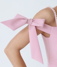 画像10: [韓国製][rinfarre][SALE品のため返品不可＆再入荷なしの現品限り]オープンショルダー・パールポイント・リボン・キャミソール・キュート・タイト・ミディアムドレス・ワンピース[MIRIN着用][送料無料] (10)