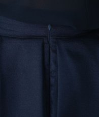 画像11: [韓国製][rinfarre]ネイビー・プリントスカーフ・長袖ブラウス・Aライン・ミディアムスカート・セットアップ・ツーピース[MIRIN着用]《送料＆代引き手数料無料》 (11)