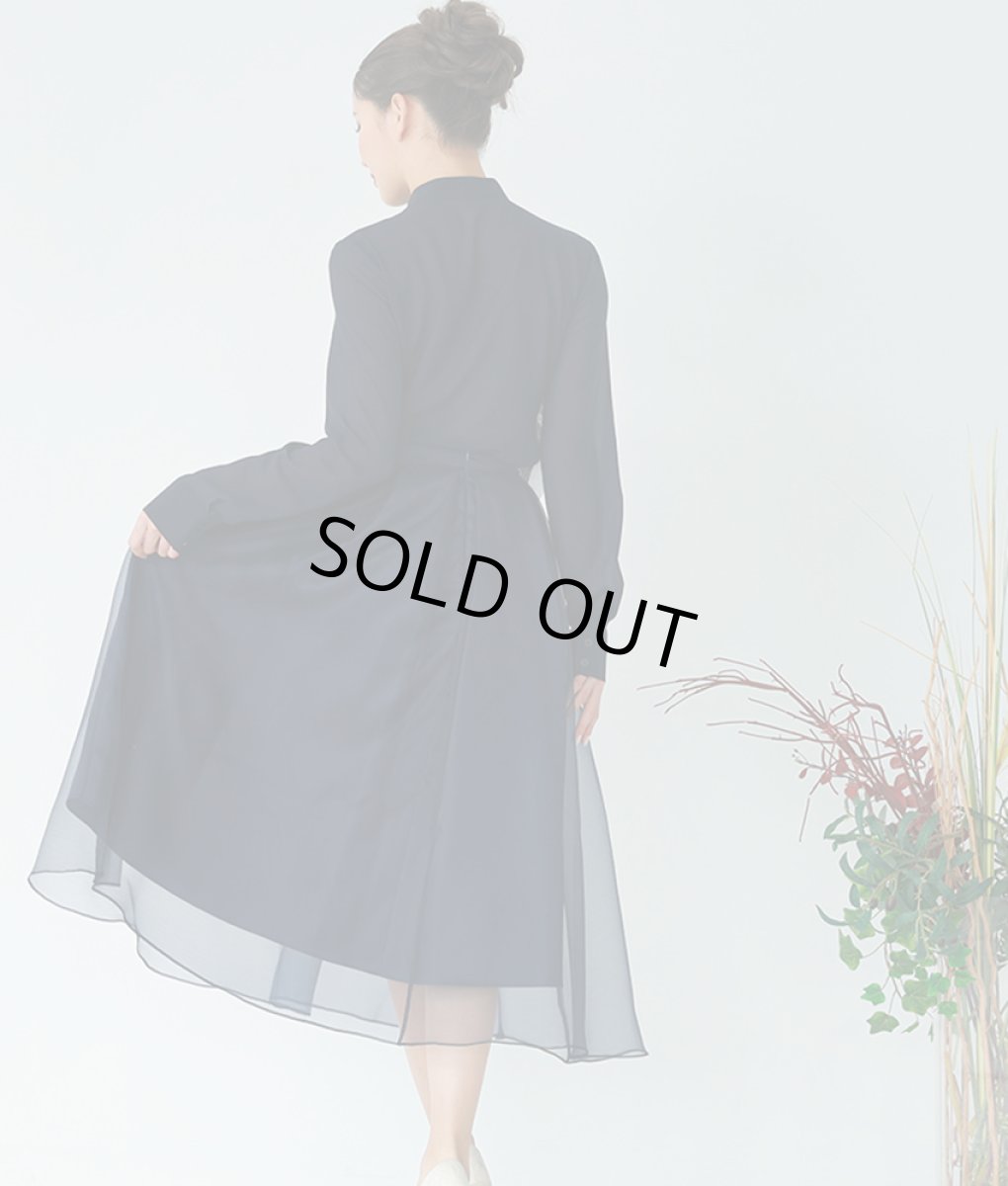 画像3: [SALE品のため返品不可＆再入荷なしの現品限り][韓国製][rinfarre]ネイビー・プリントスカーフ・長袖ブラウス・Aライン・ミディアムスカート・セットアップ・ツーピース[MIRIN着用]《送料＆代引き手数料無料》 (3)