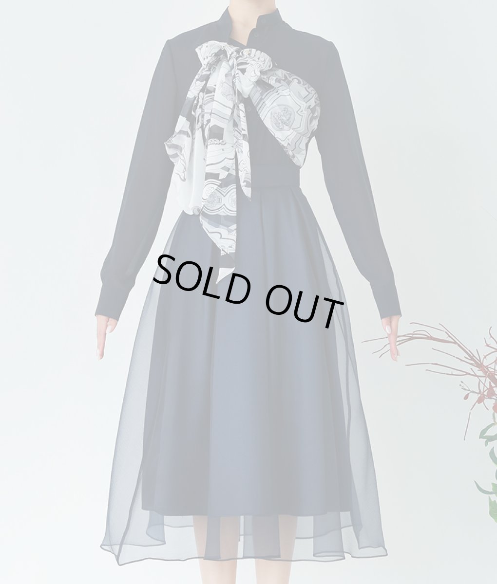 画像6: [SALE品のため返品不可＆再入荷なしの現品限り][韓国製][rinfarre]ネイビー・プリントスカーフ・長袖ブラウス・Aライン・ミディアムスカート・セットアップ・ツーピース[MIRIN着用]《送料＆代引き手数料無料》 (6)