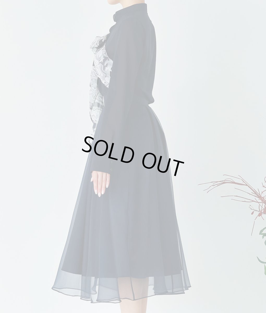 画像7: [SALE品のため返品不可＆再入荷なしの現品限り][韓国製][rinfarre]ネイビー・プリントスカーフ・長袖ブラウス・Aライン・ミディアムスカート・セットアップ・ツーピース[MIRIN着用]《送料＆代引き手数料無料》 (7)