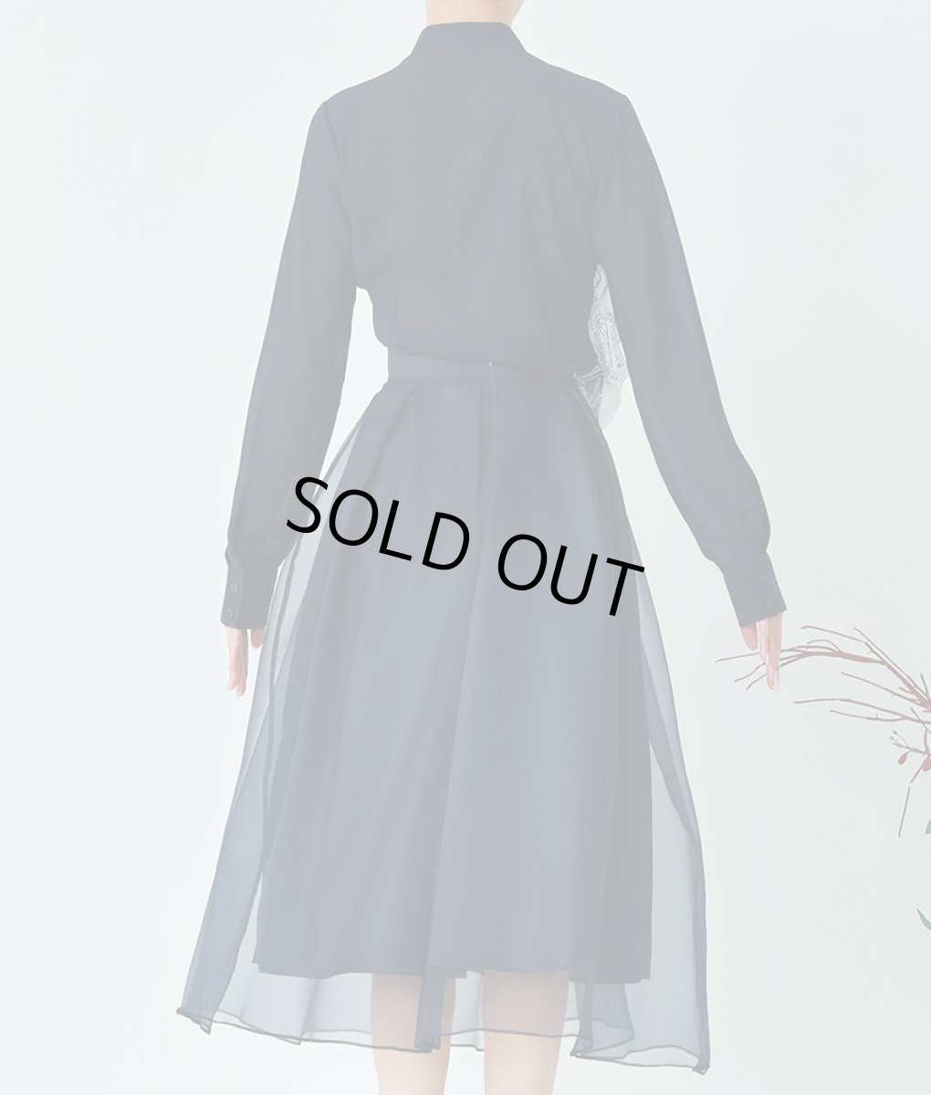 画像8: [SALE品のため返品不可＆再入荷なしの現品限り][韓国製][rinfarre]ネイビー・プリントスカーフ・長袖ブラウス・Aライン・ミディアムスカート・セットアップ・ツーピース[MIRIN着用]《送料＆代引き手数料無料》 (8)