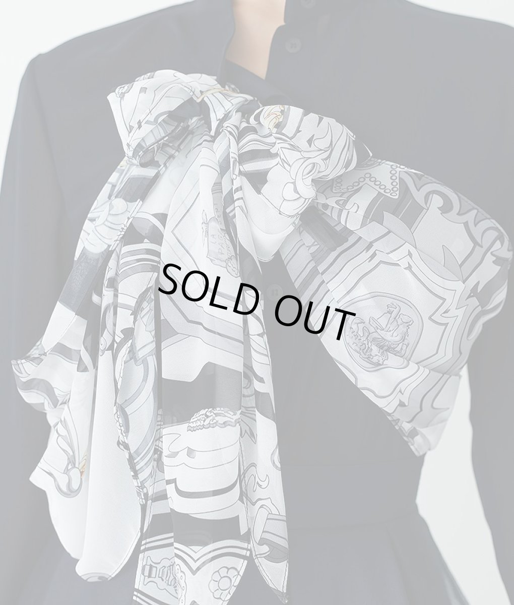 画像9: [SALE品のため返品不可＆再入荷なしの現品限り][韓国製][rinfarre]ネイビー・プリントスカーフ・長袖ブラウス・Aライン・ミディアムスカート・セットアップ・ツーピース[MIRIN着用]《送料＆代引き手数料無料》 (9)
