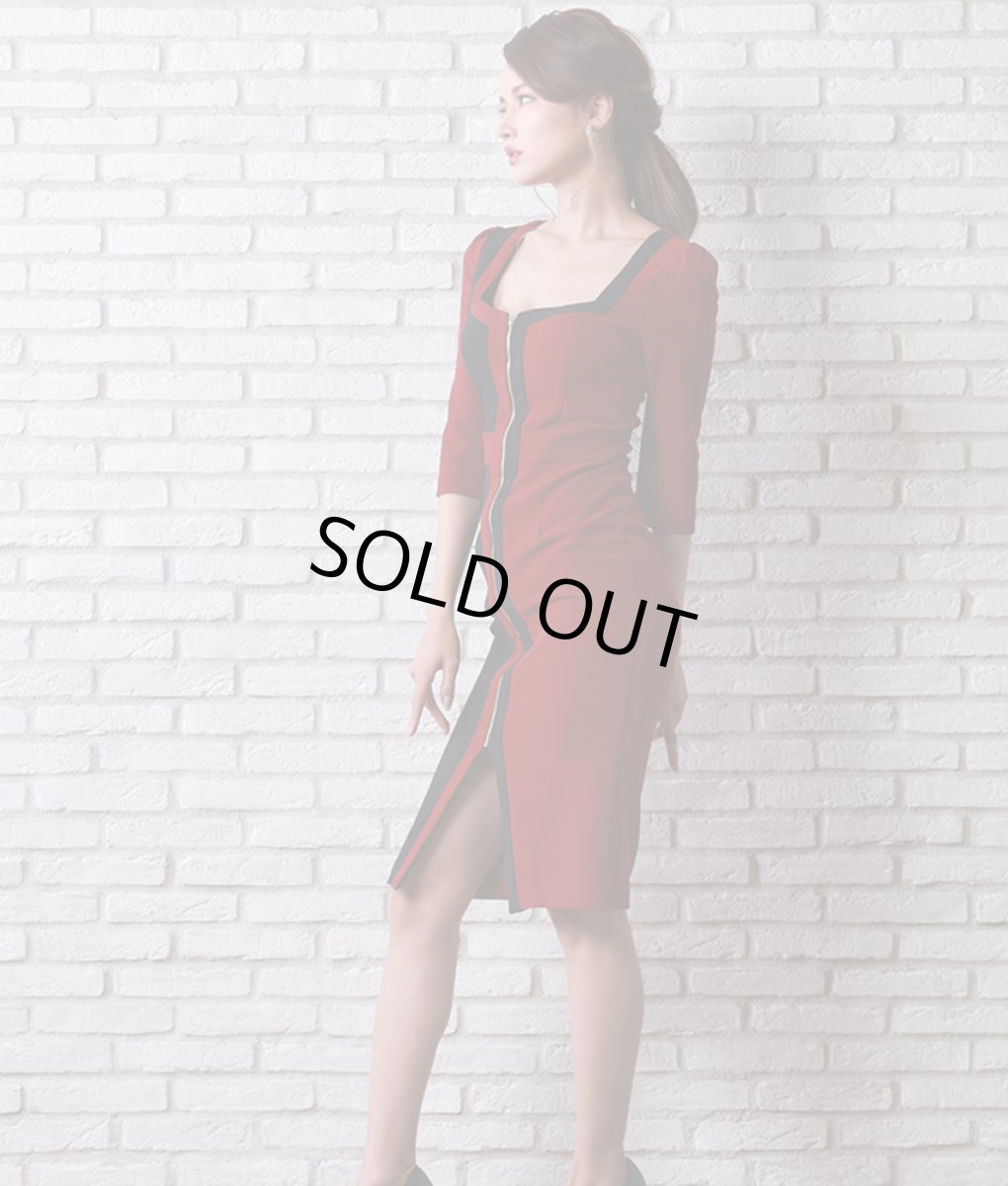 画像2: [SALE品のため返品不可＆再入荷なしの現品限り][韓国製][rinfarre]七分袖・フロントファスナー・バイカラー・ブラック×レッド・タイト・ミディアムドレス・ワンピース[れお着用] (2)