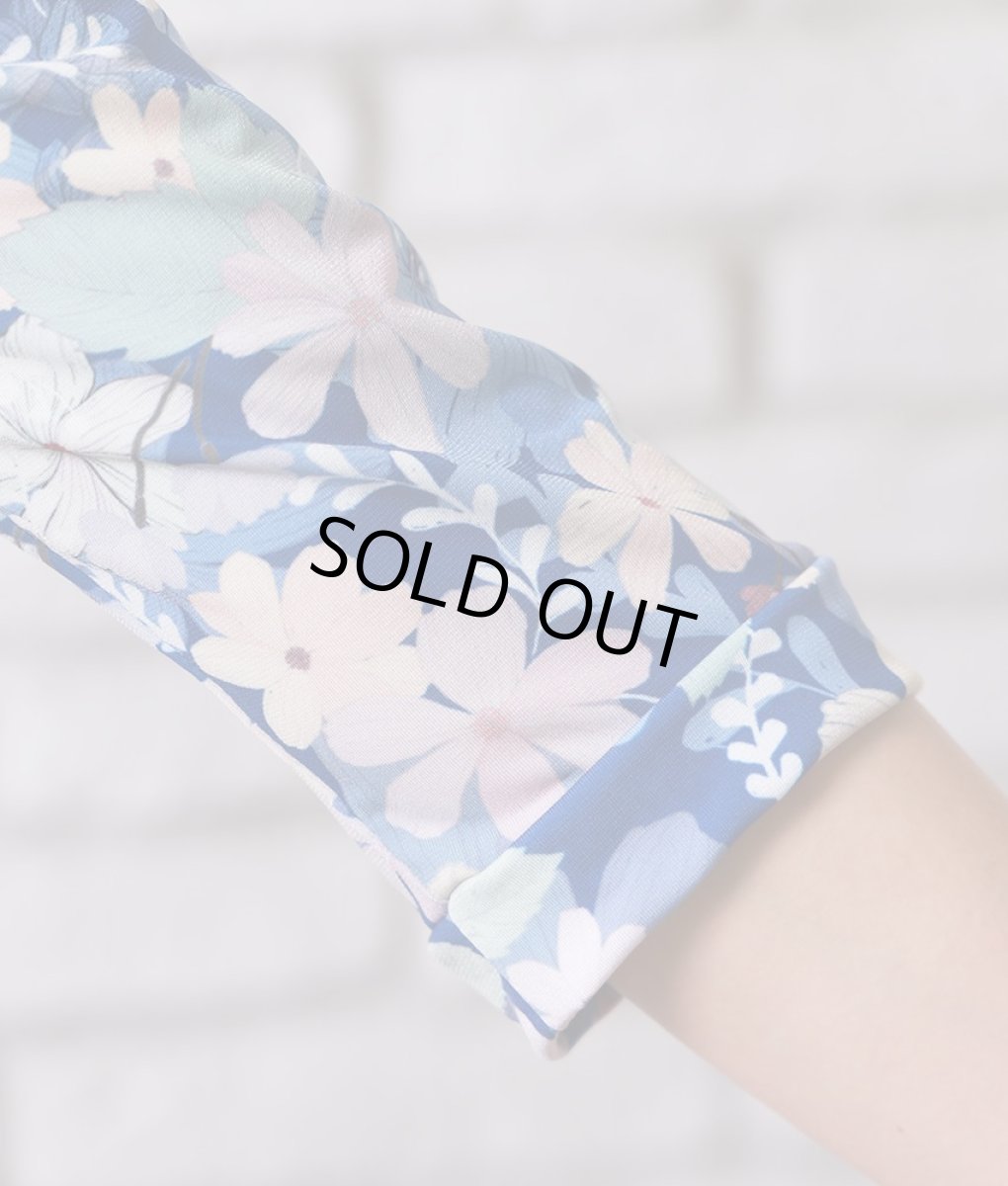 画像11: [SALE品のため返品不可＆再入荷なしの現品限り][韓国製][rinfarre]ブルー・パステル小花柄・Vネック・カシュクール・七分袖・マキシワンピ・ロングドレス・ラップワンピース[友崎まどか着用] (11)