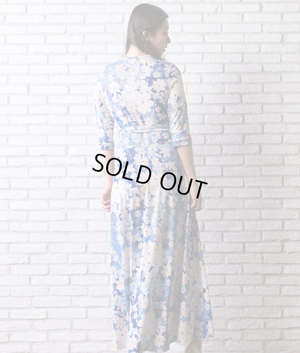 画像3: [SALE品のため返品不可＆再入荷なしの現品限り][韓国製][rinfarre]ブルー・パステル小花柄・Vネック・カシュクール・七分袖・マキシワンピ・ロングドレス・ラップワンピース[友崎まどか着用] (3)