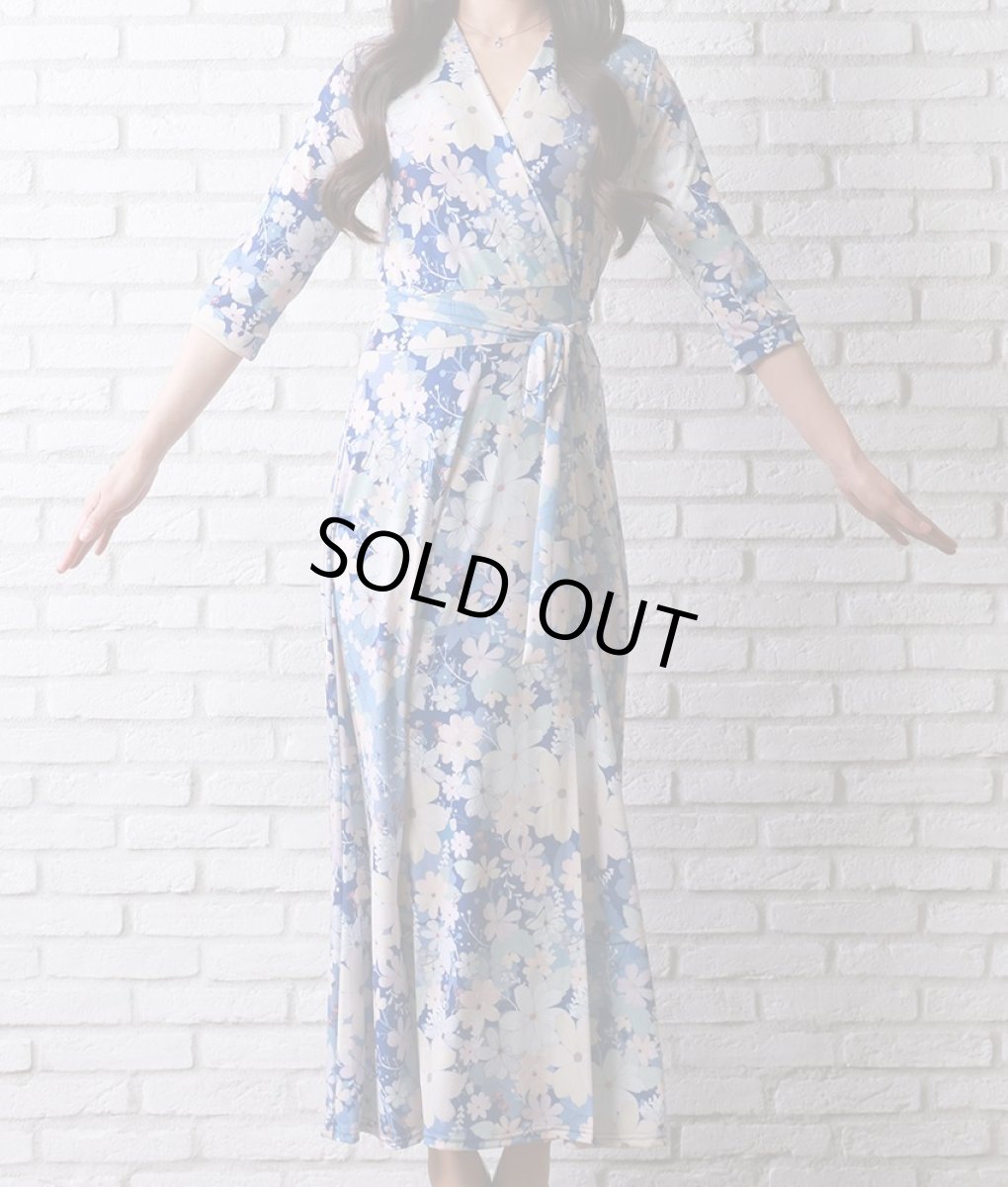画像6: [SALE品のため返品不可＆再入荷なしの現品限り][韓国製][rinfarre]ブルー・パステル小花柄・Vネック・カシュクール・七分袖・マキシワンピ・ロングドレス・ラップワンピース[友崎まどか着用] (6)