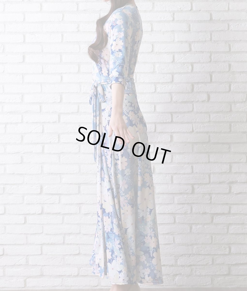 画像7: [SALE品のため返品不可＆再入荷なしの現品限り][韓国製][rinfarre]ブルー・パステル小花柄・Vネック・カシュクール・七分袖・マキシワンピ・ロングドレス・ラップワンピース[友崎まどか着用] (7)