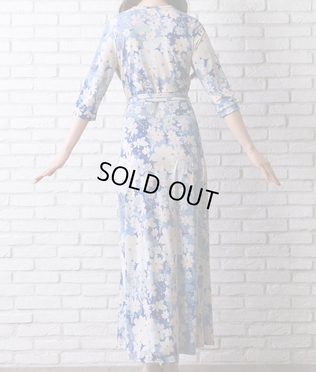 画像8: [SALE品のため返品不可＆再入荷なしの現品限り][韓国製][rinfarre]ブルー・パステル小花柄・Vネック・カシュクール・七分袖・マキシワンピ・ロングドレス・ラップワンピース[友崎まどか着用] (8)