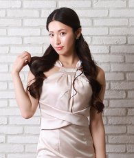 画像6: [韓国製][rinfarre]シンプル・ホルターネック・胸元クロス・・シャイニー・サテン生地・タック・ミディアム・ドレス・ワンピース[友崎まどか・れお着用][送料無料] (6)