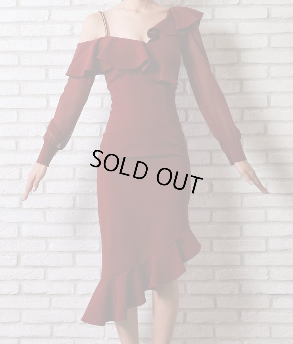 画像6: [韓国製][rinfarre]フリル・アシメントリー・ワインレッド・オフショルダー・長袖・無地・タイト・ミディアムドレス・ワンピース[れお着用]《送料＆代引き手数料無料》 (6)