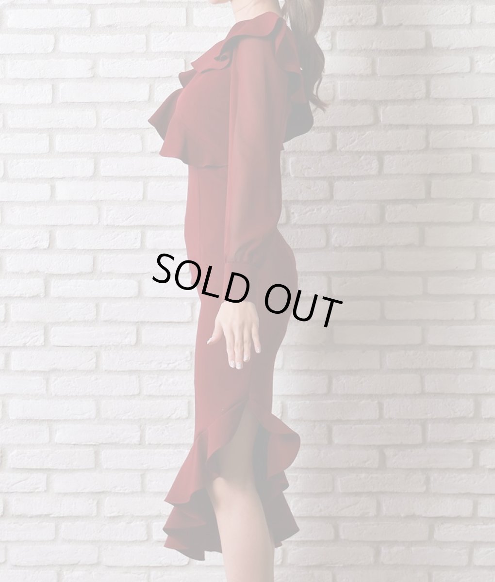 画像7: [韓国製][rinfarre]フリル・アシメントリー・ワインレッド・オフショルダー・長袖・無地・タイト・ミディアムドレス・ワンピース[れお着用]《送料＆代引き手数料無料》 (7)