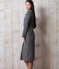 画像2: [セール品のため返品不可＆再入荷なしの現品限り][韓国製][rinfarre]ツイードグレー・セットアップ風・襟付き・長袖・タイト・膝丈・ミディアムドレス・ワンピース[友崎まどか着用] (2)