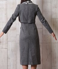 画像8: [セール品のため返品不可＆再入荷なしの現品限り][韓国製][rinfarre]ツイードグレー・セットアップ風・襟付き・長袖・タイト・膝丈・ミディアムドレス・ワンピース[友崎まどか着用] (8)