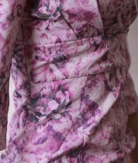 画像11: [SALE品のため返品不可＆再入荷なしの現品限り][韓国製][rinfarre]パープル×花柄・ジャガード・七分袖・スクエアネック・ハイウエスト・シンプル・タイト・ミディアムドレス・ワンピース[れお着用] (11)