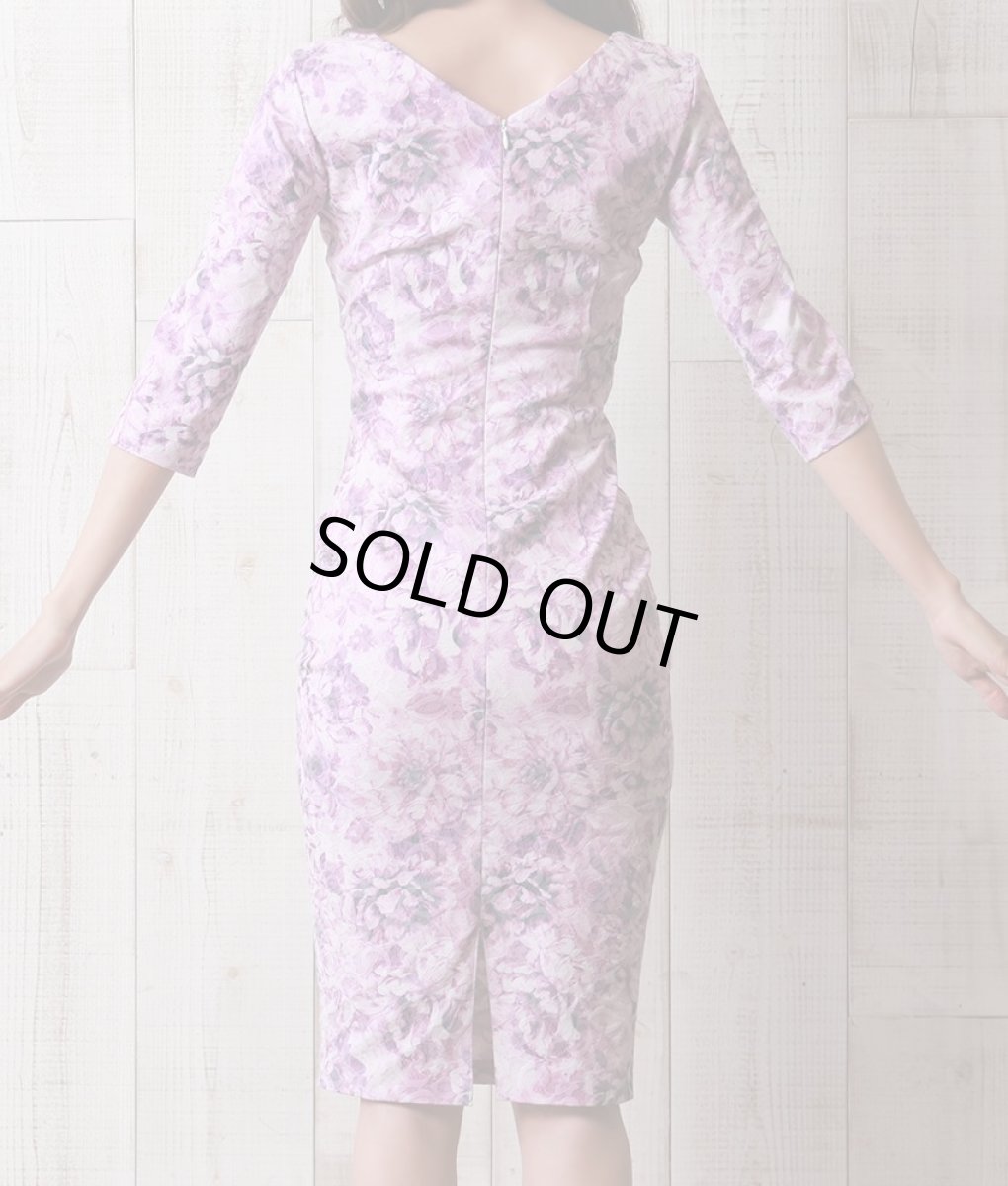 画像8: [SALE品のため返品不可＆再入荷なしの現品限り][韓国製][rinfarre]パープル×花柄・ジャガード・七分袖・スクエアネック・ハイウエスト・シンプル・タイト・ミディアムドレス・ワンピース[れお着用] (8)