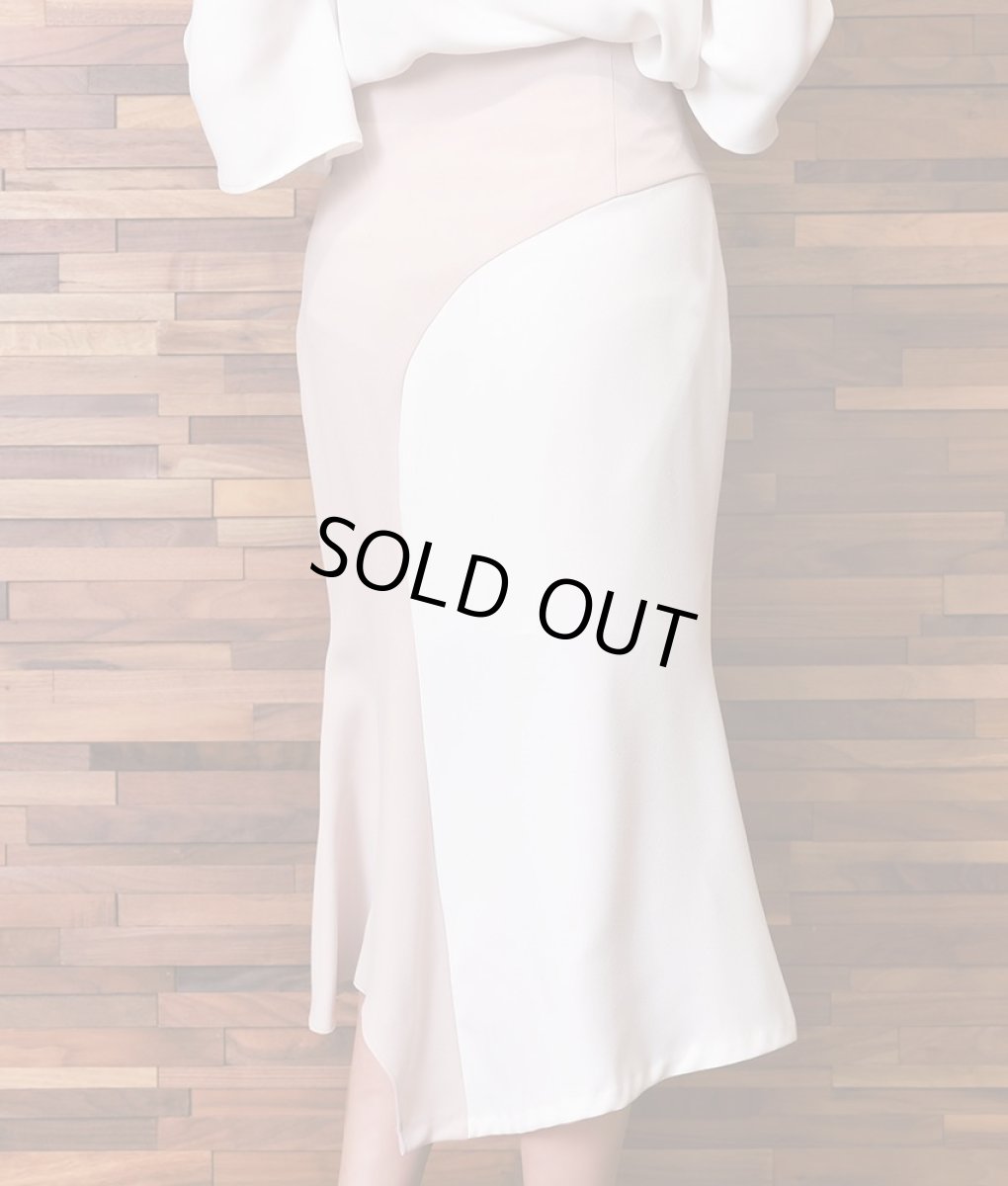 画像3: [韓国製][rinfarre]バイカラー・マーメイド・ミディアムスカート・膝下丈・無地・アシメントリー[山崎みどり着用][送料無料] (3)