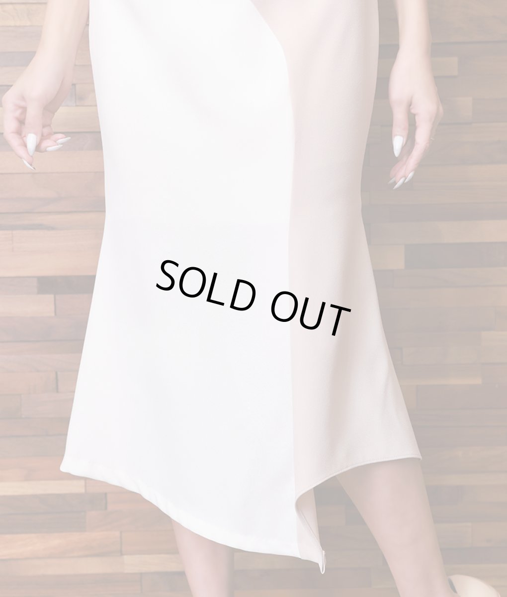 画像9: [韓国製][rinfarre]バイカラー・マーメイド・ミディアムスカート・膝下丈・無地・アシメントリー[山崎みどり着用][送料無料] (9)