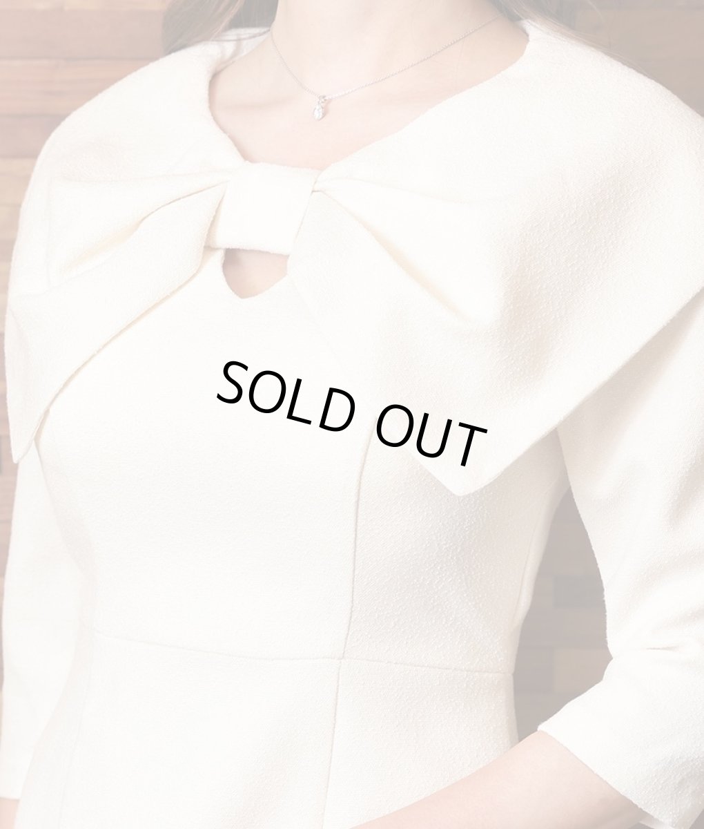 画像10: [SALE品のため返品不可＆再入荷なしの現品限り][韓国製][rinfarre]ライトツイード・リボンネック・無地・タイト・シンプル・七分袖・ミディアムドレス・ワンピース[山崎みどり着用] myall (10)