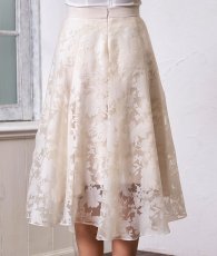 画像5: [セール品のため返品不可＆再入荷なしの現品限り][韓国製][rinfarre]レイヤード・シルエット花柄・Aライン・フレア・ミディアムスカート・膝下丈・ホワイト・ベージュ・ブラック[MIRIN着用] (5)