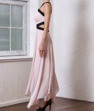 画像8: [韓国製][rinfarre]バイカラー・ホルターネック・シフォン・サイドスリット・ヘムデザイン・ノースリーブ・ロングドレス・ワンピース[MIRIN着用]《送料＆代引き手数料無料》 (8)