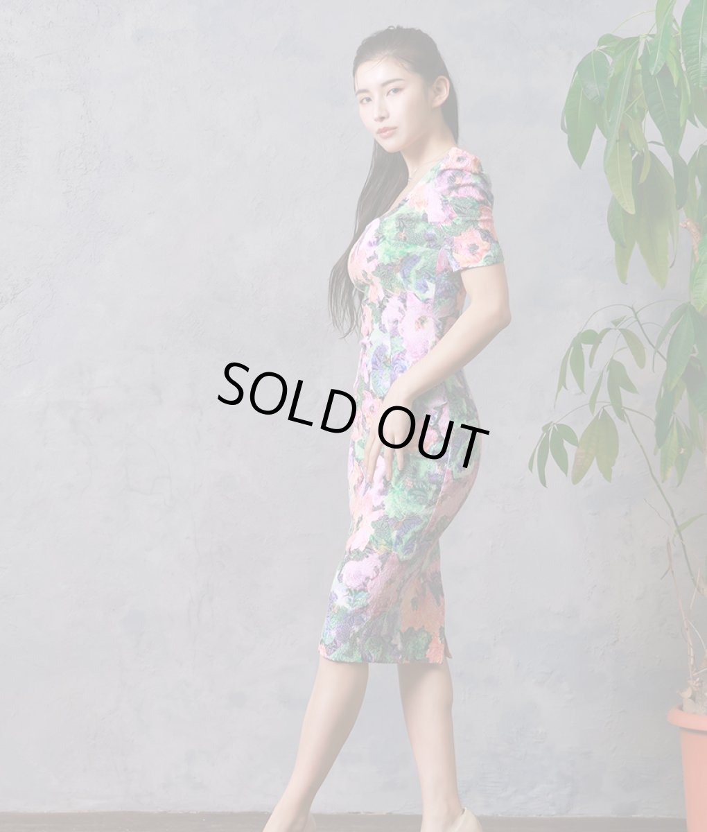 画像2: [SALE品のため返品不可＆再入荷なしの現品限り][韓国製][rinfarre]半袖・花柄・エレガント・スクエアネック・タイト・ミディアムドレス・ワンピース・ボタニカル[MIRIN着用] (2)