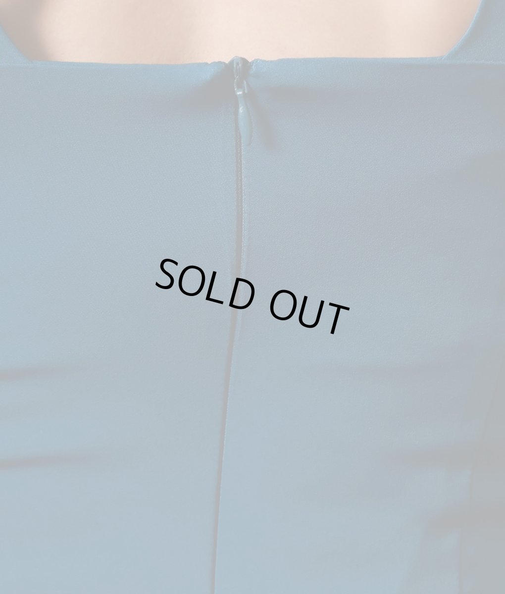 画像11: [SALE品のため返品不可＆再入荷なしの現品限り][韓国製][rinfarre]シンプル・ドレープ・マットサテン生地・ノースリーブ・タック・ミディアムドレス・ワンピース[MIRIN着用] (11)