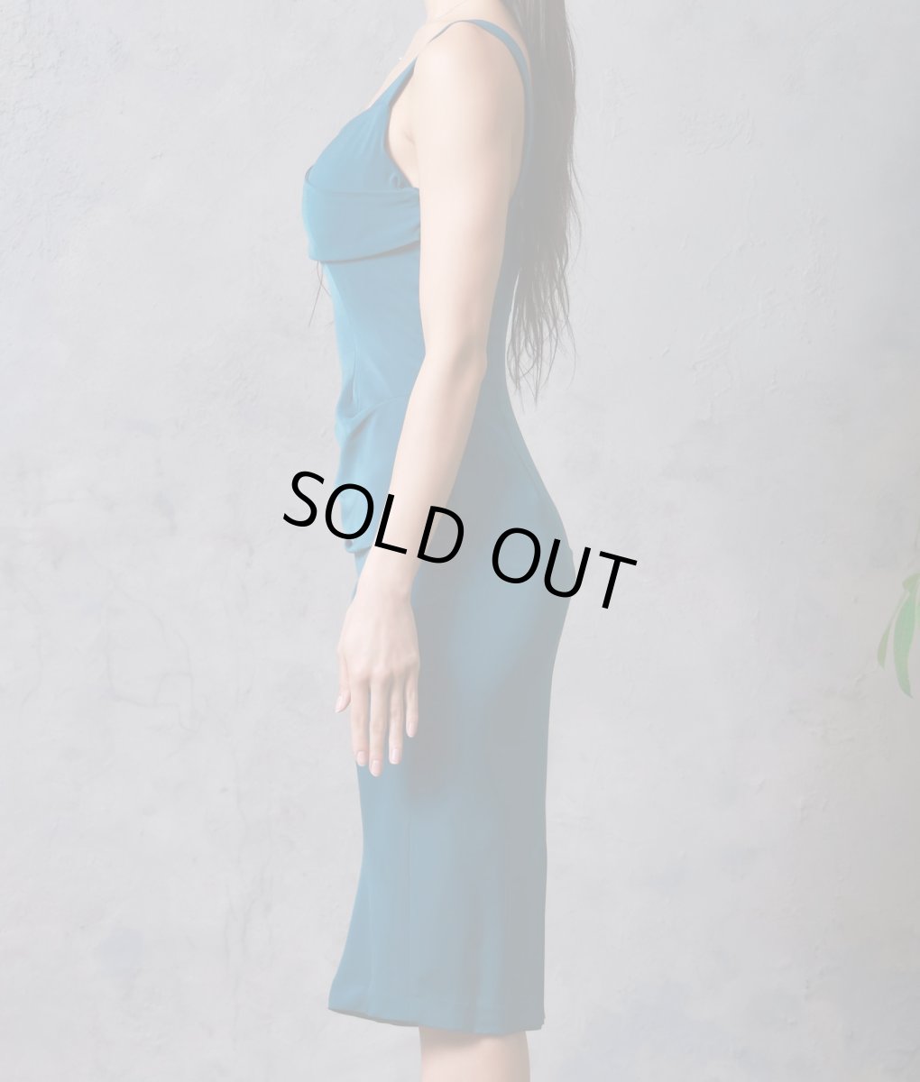 画像8: [SALE品のため返品不可＆再入荷なしの現品限り][韓国製][rinfarre]シンプル・ドレープ・マットサテン生地・ノースリーブ・タック・ミディアムドレス・ワンピース[MIRIN着用] (8)