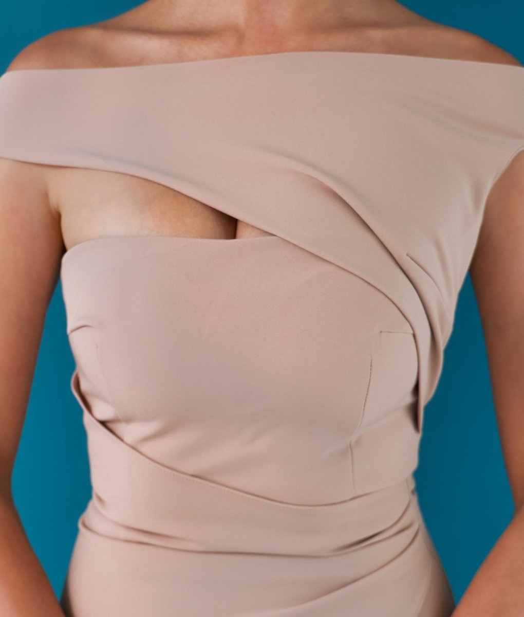 画像11: [韓国製][rinfarre]シンプル・変形デザイン・ノースリーブ・胸元スリットカット・タイト・膝丈・ミニドレス・ワンピース[山崎みどり着用][送料無料]myjunv (11)