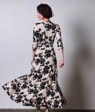 画像5: [韓国製][rinfarre]ブラック・ベージュ・花柄 エレガント・Vネック・カシュクール・七分袖・マキシ・ロングドレス・ラップ・ワンピース[奈月セナ・山崎みどり着用][送料無料]mybkcm (5)
