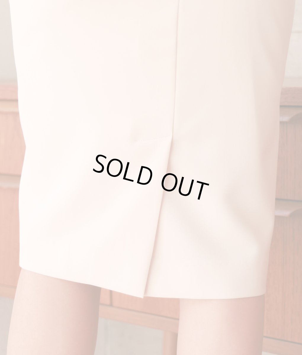 画像13: [SALE品のため返品不可＆再入荷なしの現品限り][韓国製][rinfarre]キャミソール・ブラック・ベージュ・ライン入り・バイカラー・タイト・ミディアムドレス・ワンピース[MIRIN着用] (13)