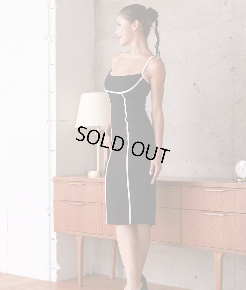 画像3: [SALE品のため返品不可＆再入荷なしの現品限り][韓国製][rinfarre]キャミソール・ブラック・ベージュ・ライン入り・バイカラー・タイト・ミディアムドレス・ワンピース[MIRIN着用] (3)